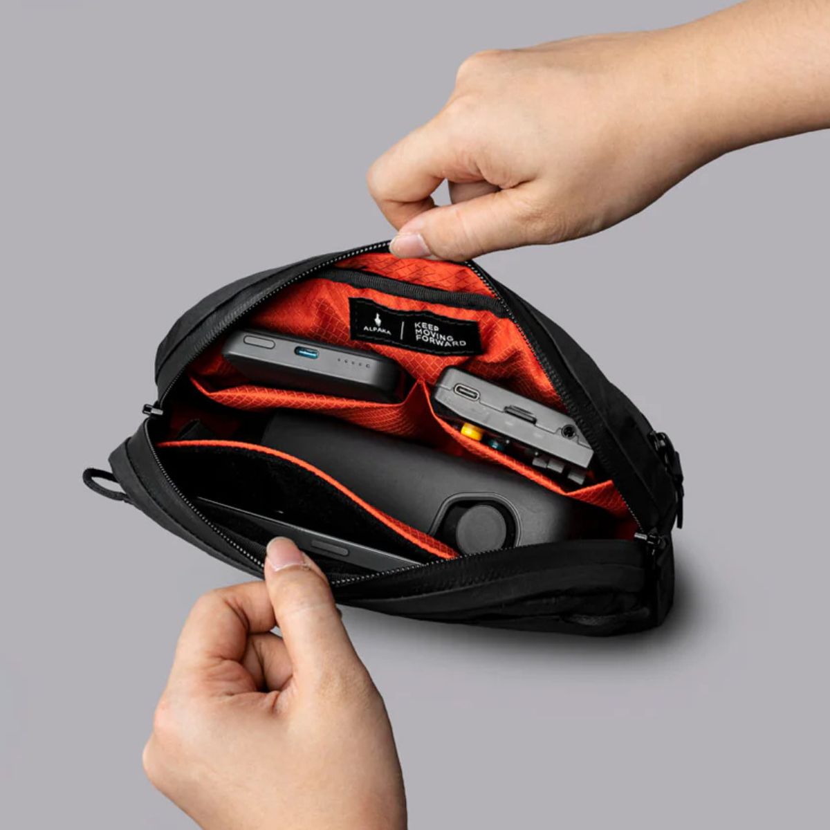 Alpaka Flight Sling 2L