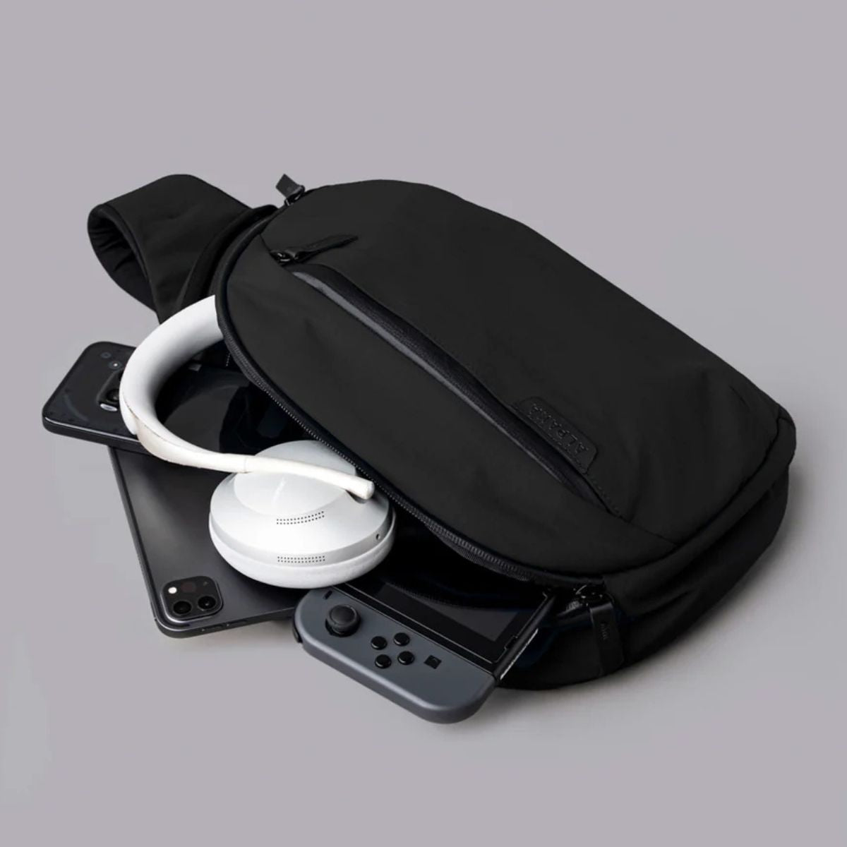 Alpaka Metro Crossbody - Right Shoulder