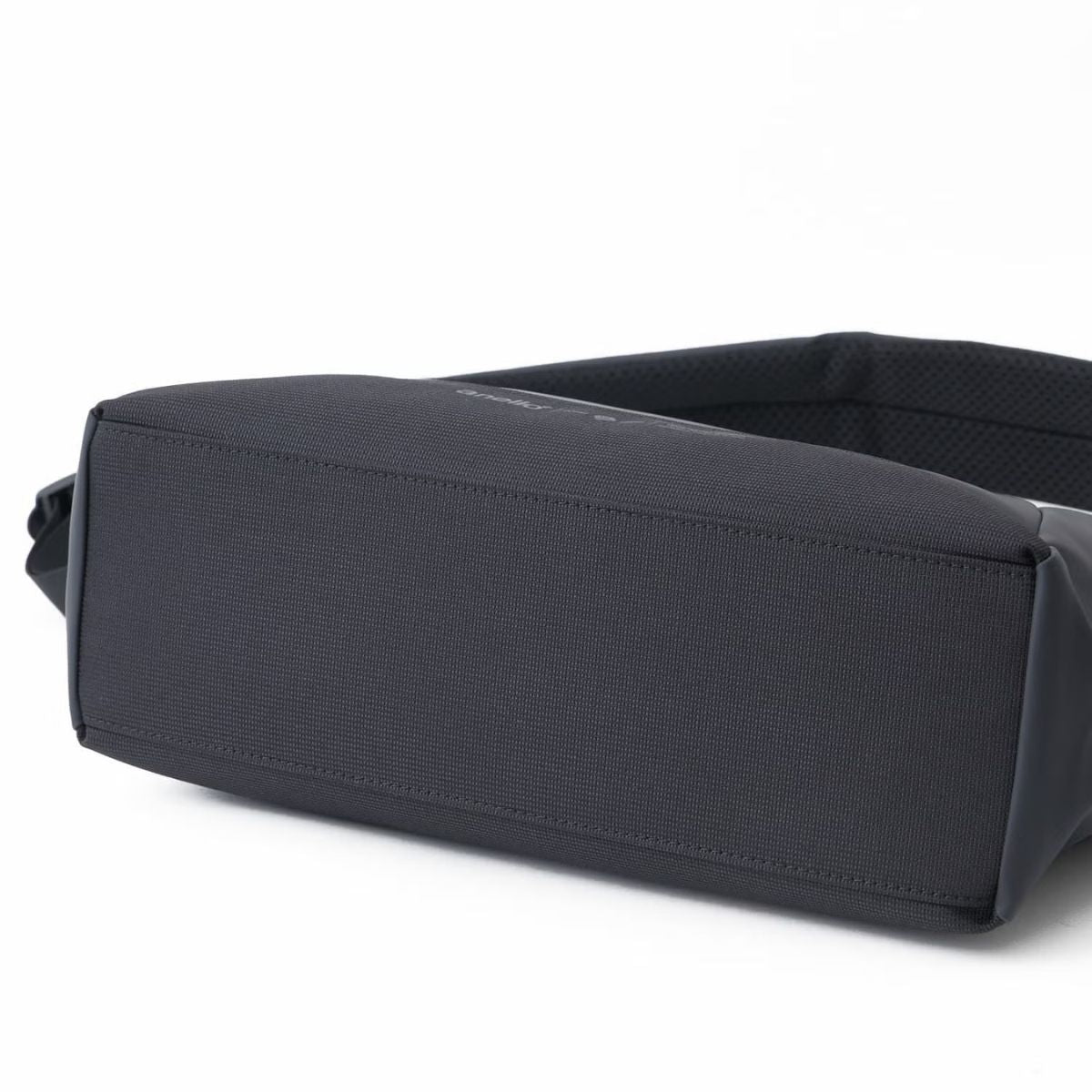 Anello Seek Shoulder Bag