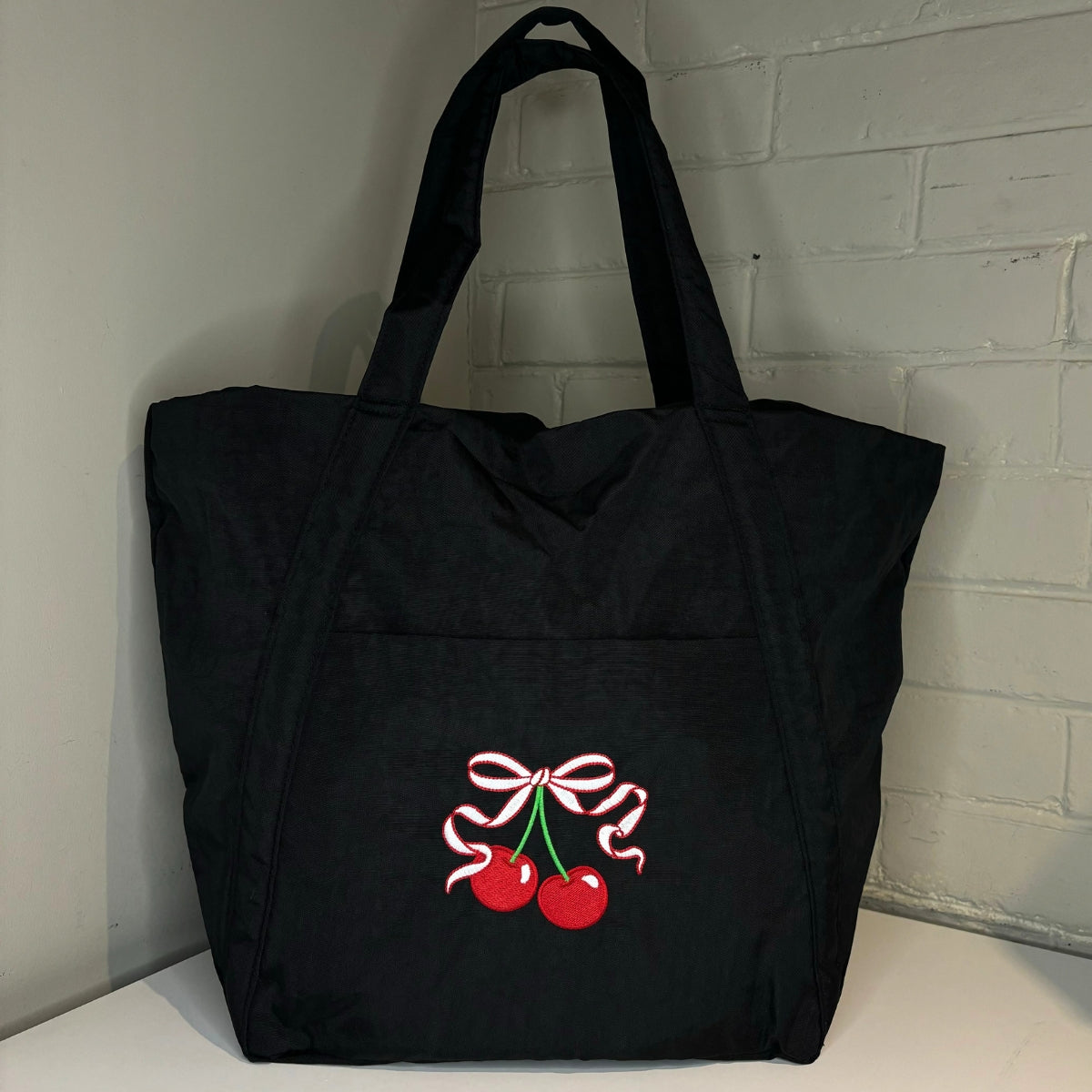 Baggu Cloud Bag Custom - Black/Cherry Bow