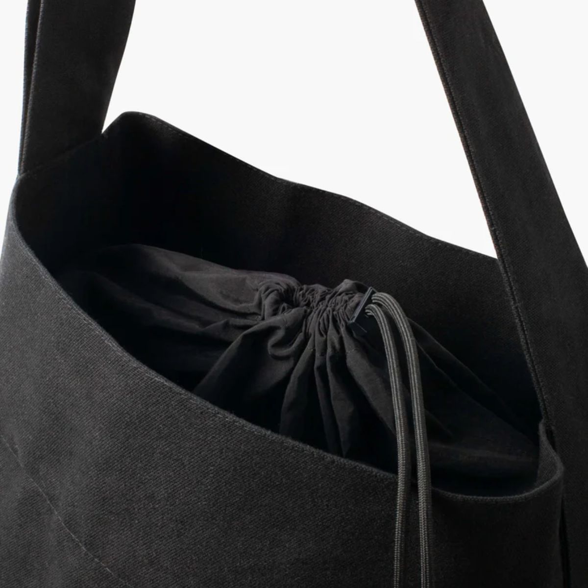 Kaan Crossbody Bucket