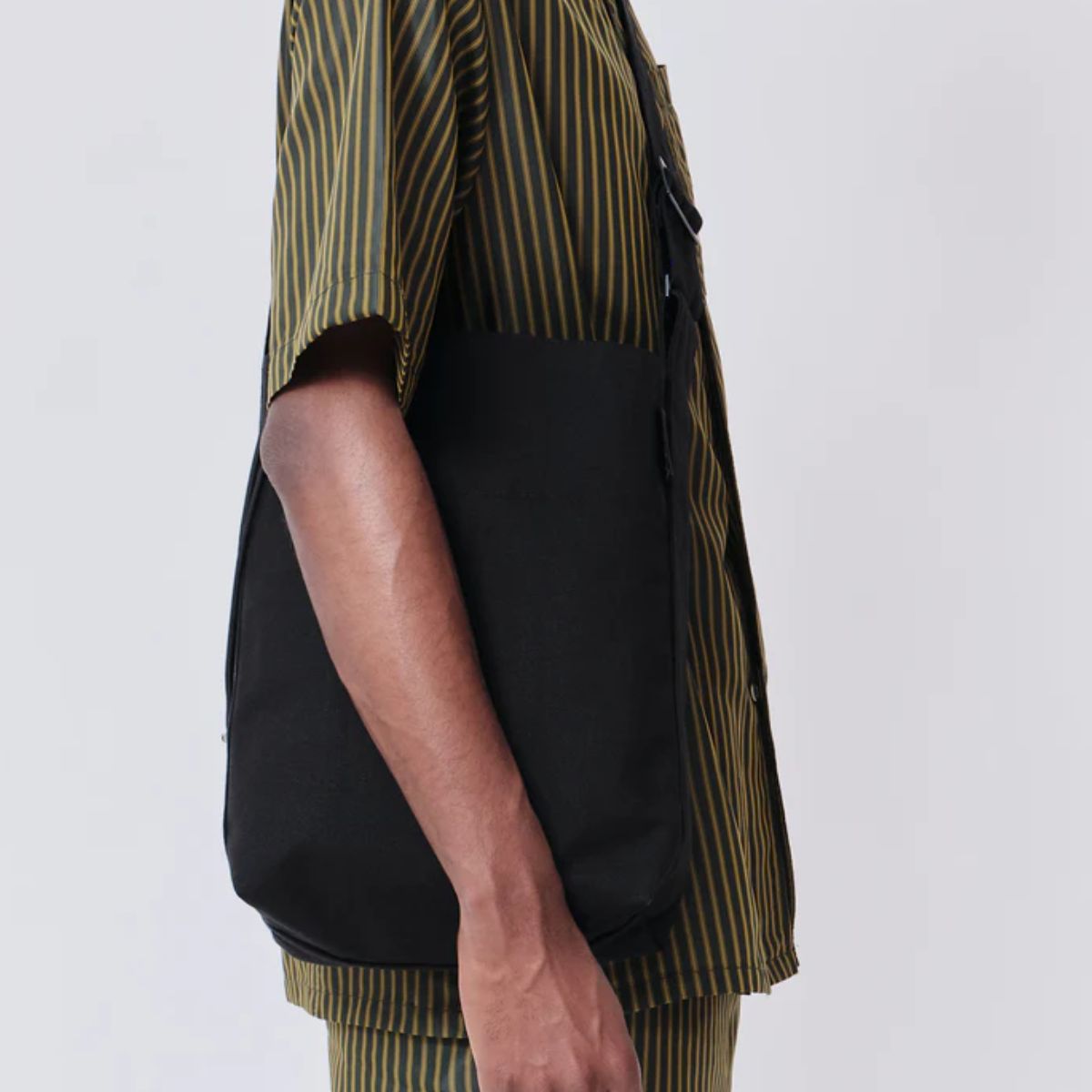 Kaan Crossbody Midi Bucket