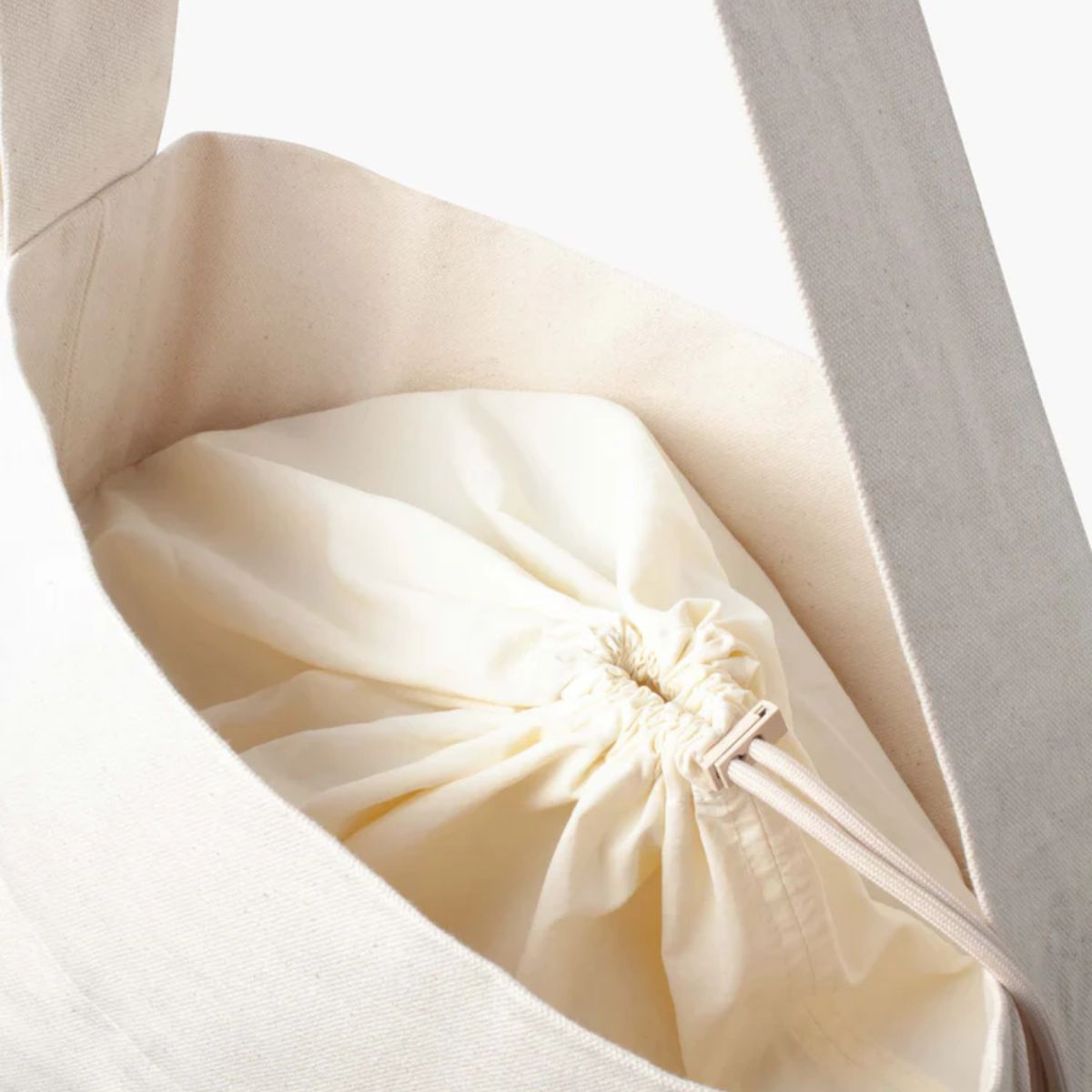 Kaan Crossbody Midi Bucket