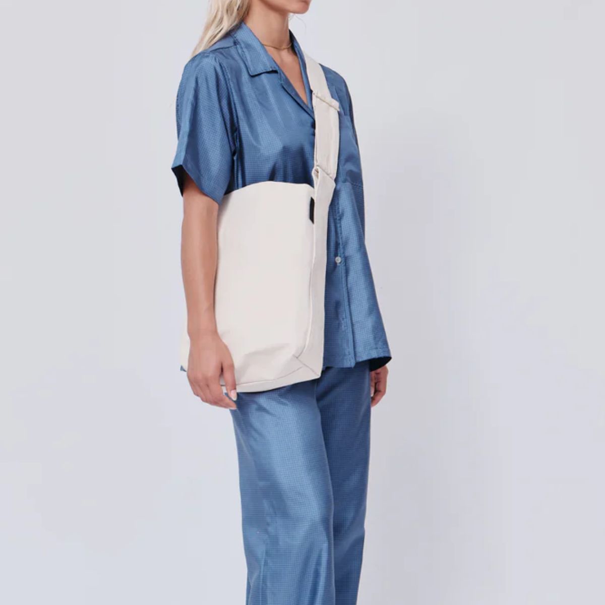 Kaan Crossbody Midi Bucket