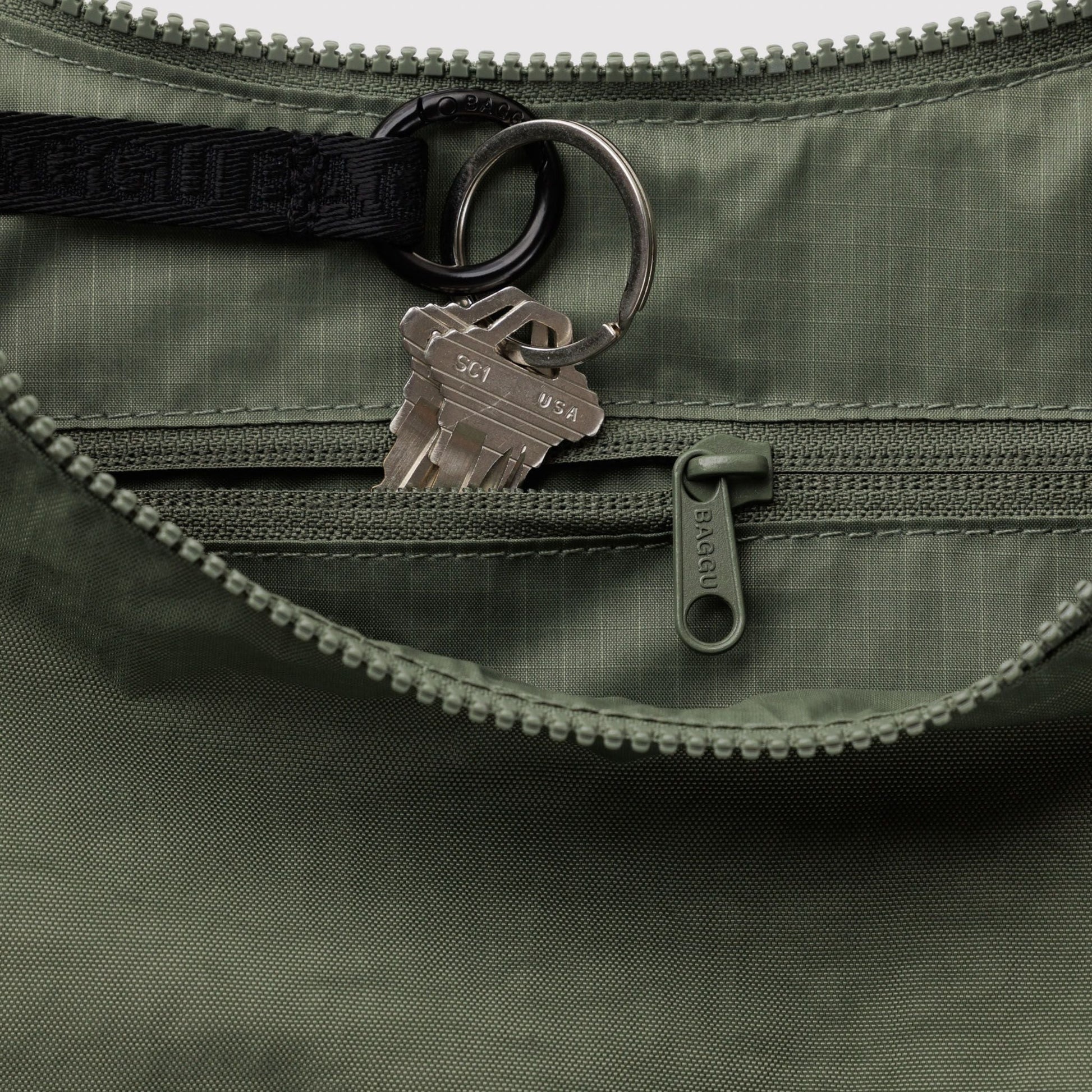 Baggu Medium Nylon Crescent Bag