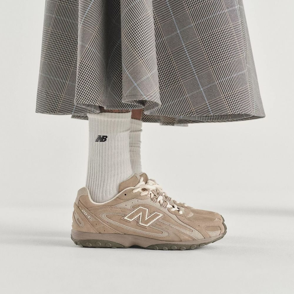 New Balance 204L Women in Mushroom with Arid Stone - Getoutside Shoes