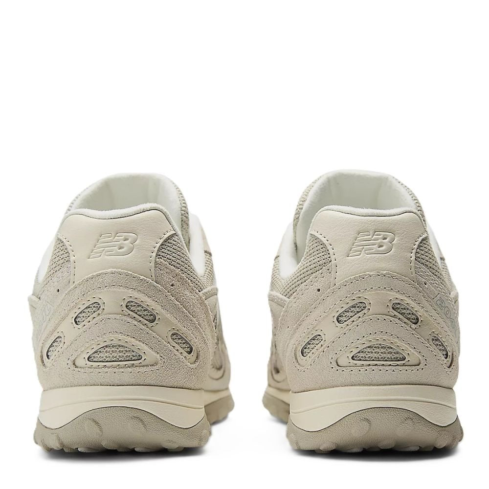 New Balance 204L Women in Sea Salt with Linen - Getoutside Shoes