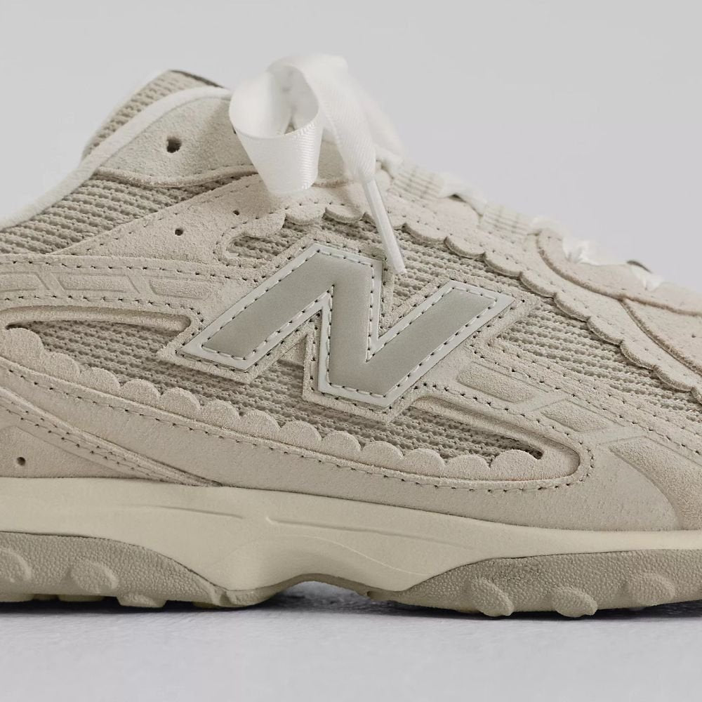 New Balance 204L Women in Sea Salt with Linen - Getoutside Shoes
