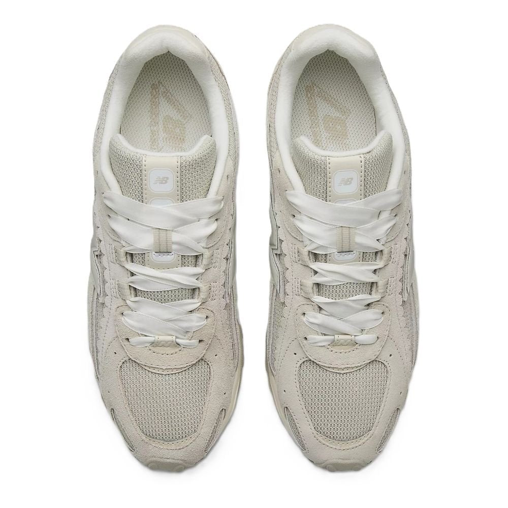 New Balance 204L Women in Sea Salt with Linen - Getoutside Shoes