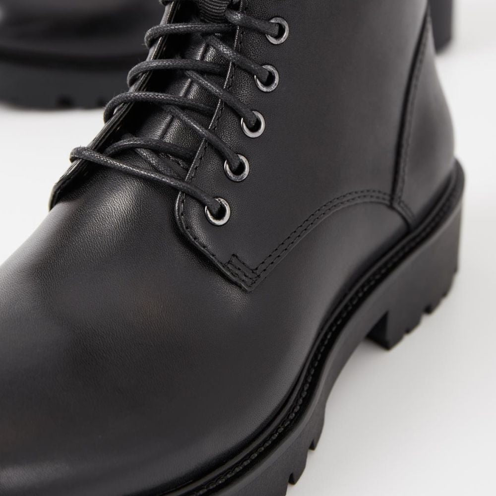 Vagabond Women's Kenova Boots in Black Leather