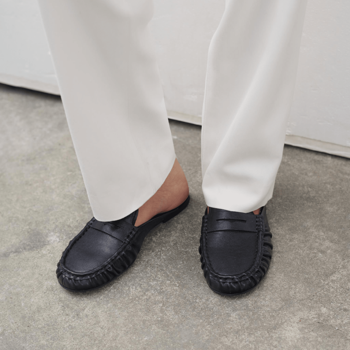 Vagabond Women's Aleya Mules in Black Leather - Getoutside Shoes