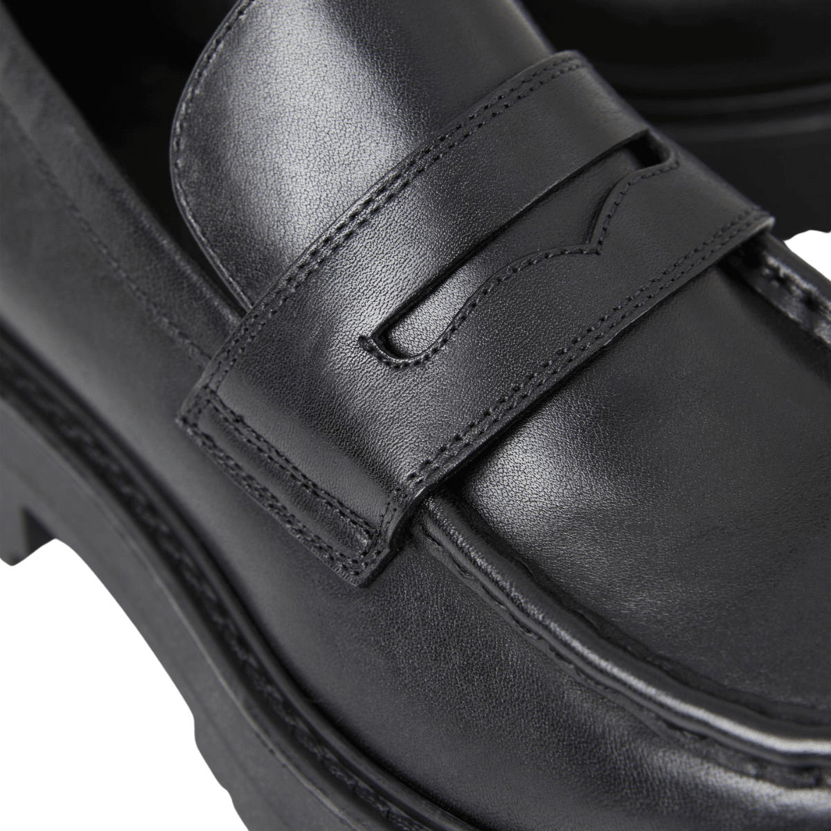 Vagabond Women's Cosmo 2.0 Loafers in Black Leather - Getoutside Shoes