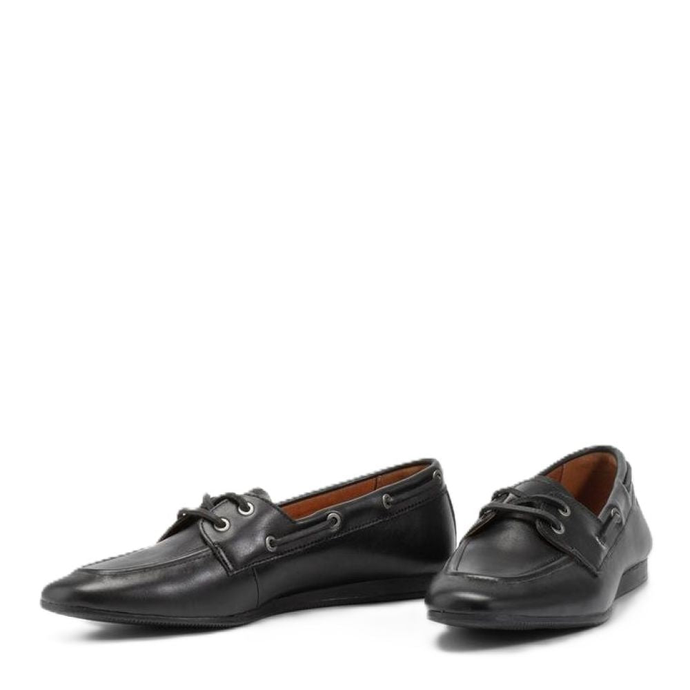 Vagabond Women's Hillary Boat Shoe in Black Leather - Getoutside Shoes