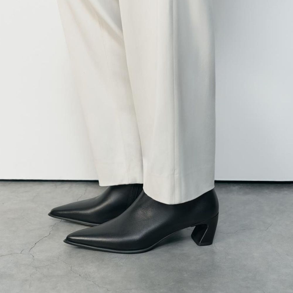 Vagabond Women's Ilona Ankle Boots in Black Leather - Getoutside Shoes