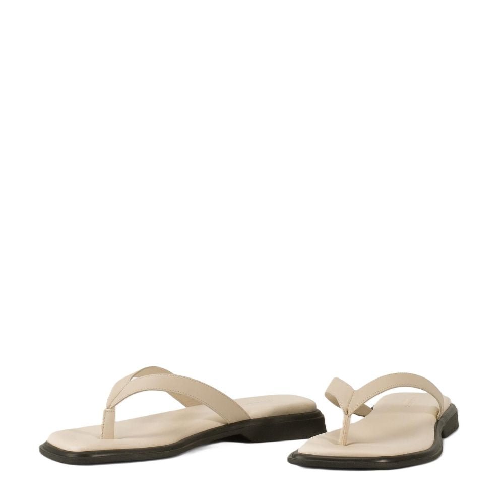 Vagabond Women's Izzy Sandals in Off - White Leather - Getoutside Shoes